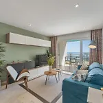 Front Line 2 Bedr Apartment